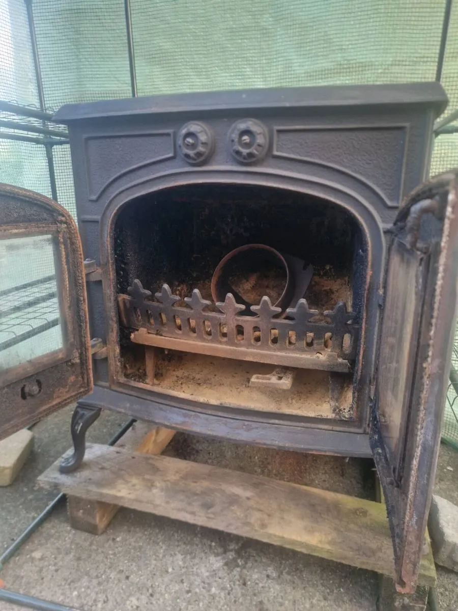 Stove with back boiler - Image 2