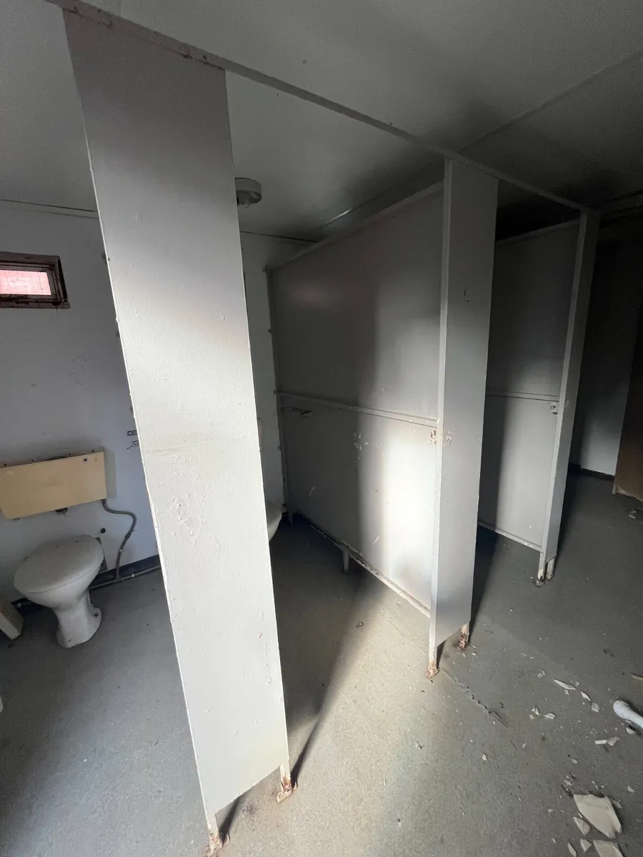 20ft x 10ft - Toilet Block - CC1930 - Image 3