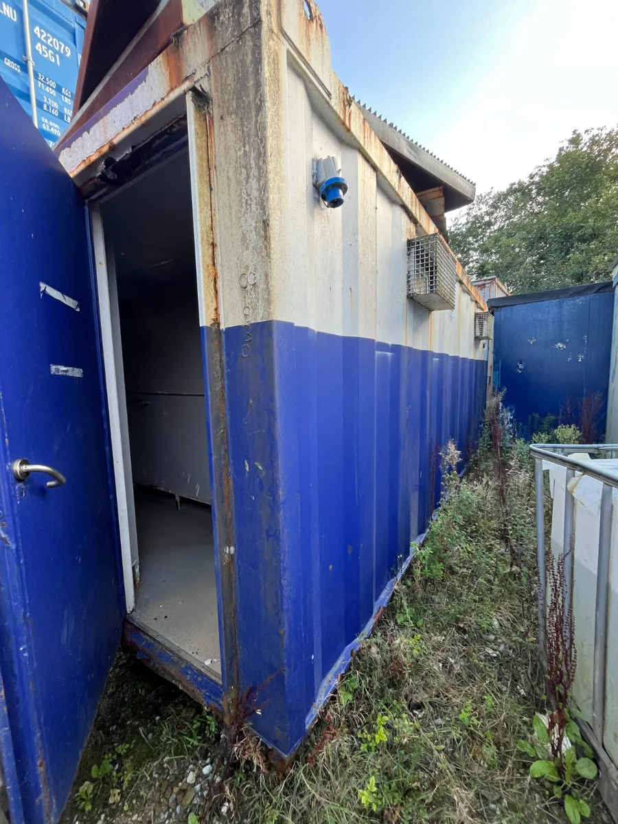20ft x 10ft - Toilet Block - CC1930 - Image 2