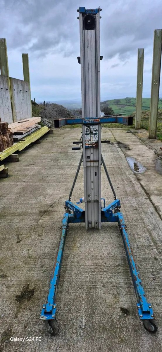 Genie SL15 Material Lift Hoist - Image 2