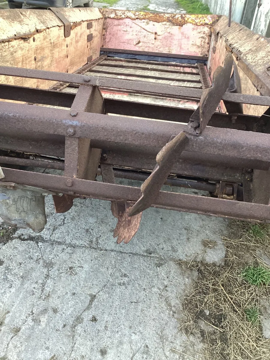 Vintage farm machine - Image 2