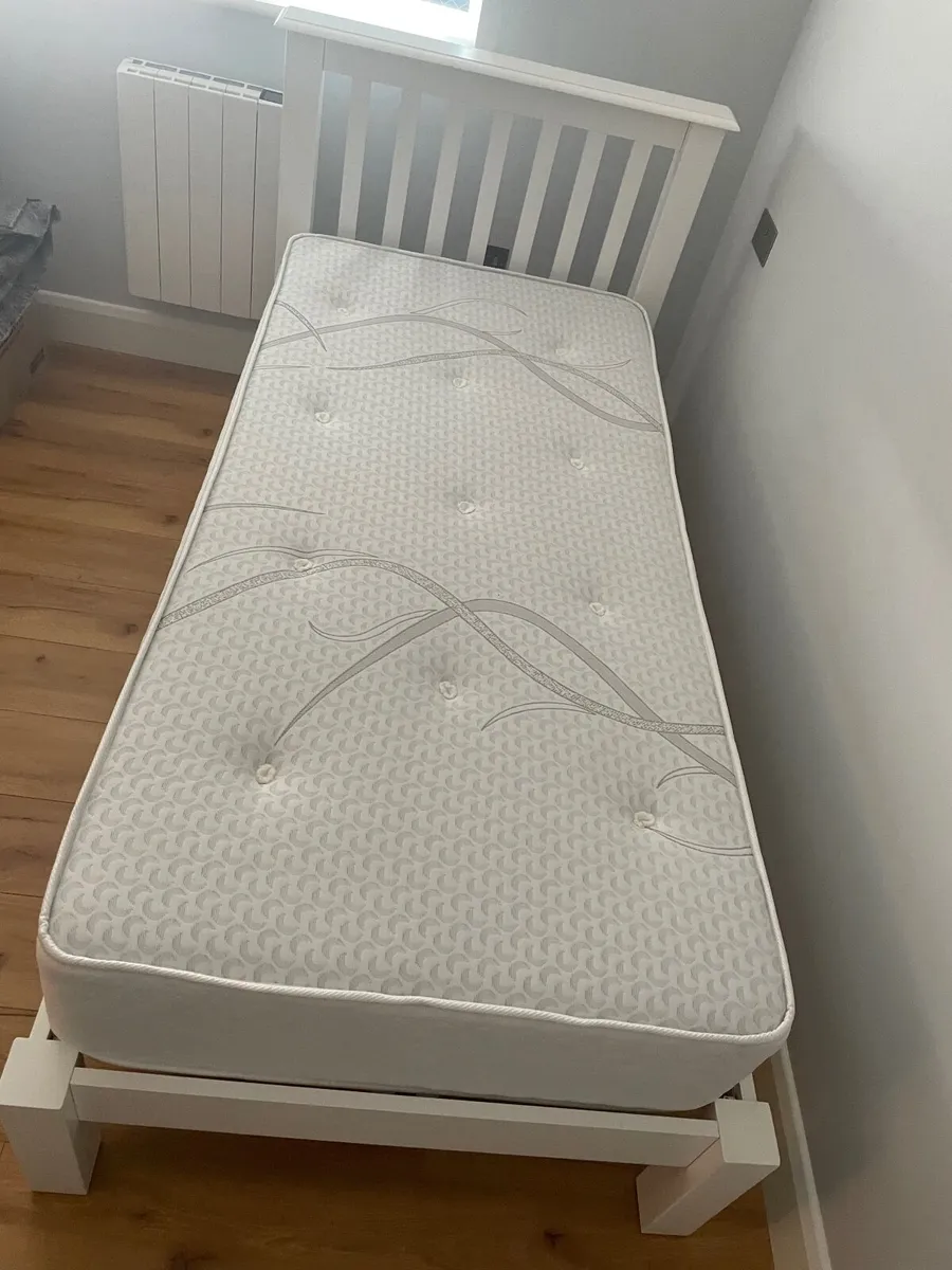 Single Beds x 2 - Image 4
