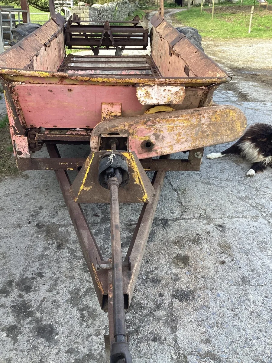 Vintage farm machine - Image 3