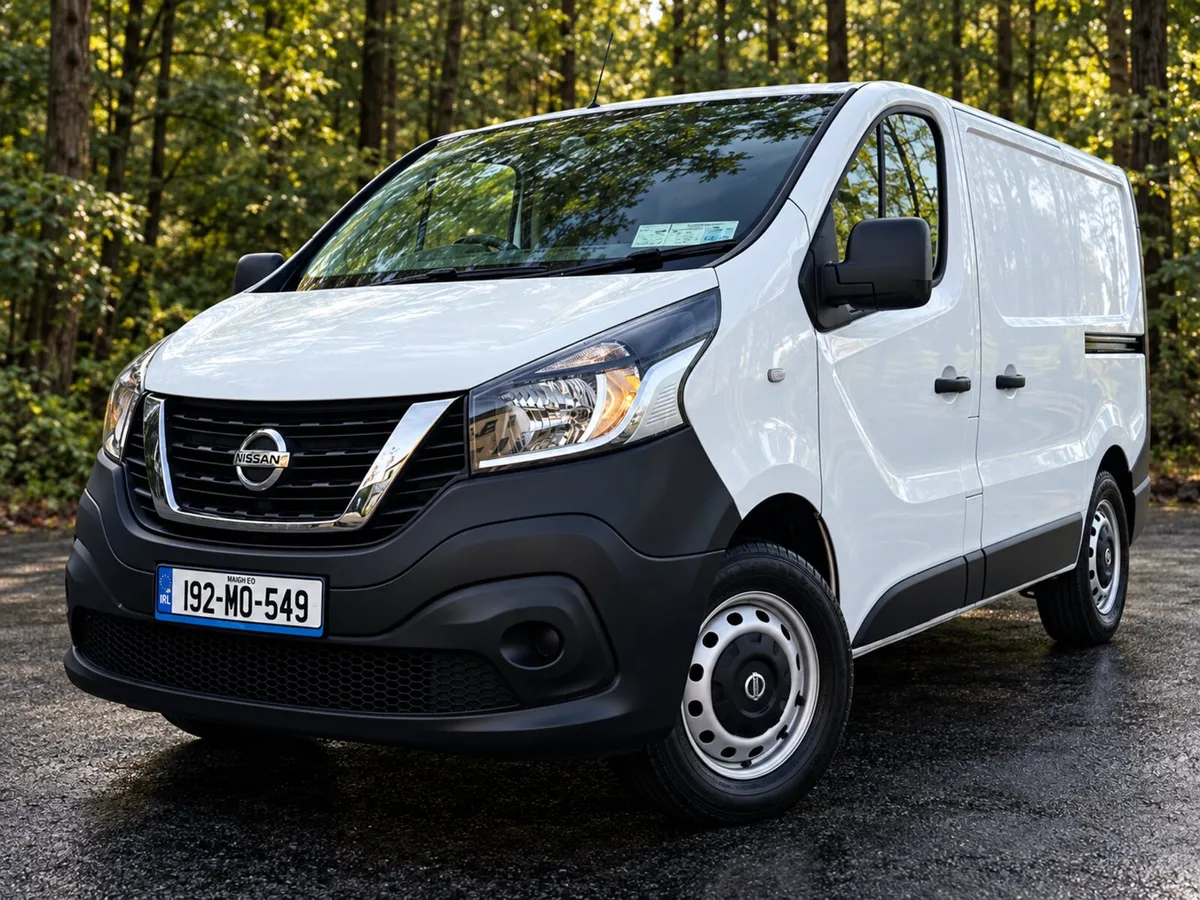 192 NISSAN NV300 SWB 1.6 - NEW CVRT - 1 OWNER - Image 4