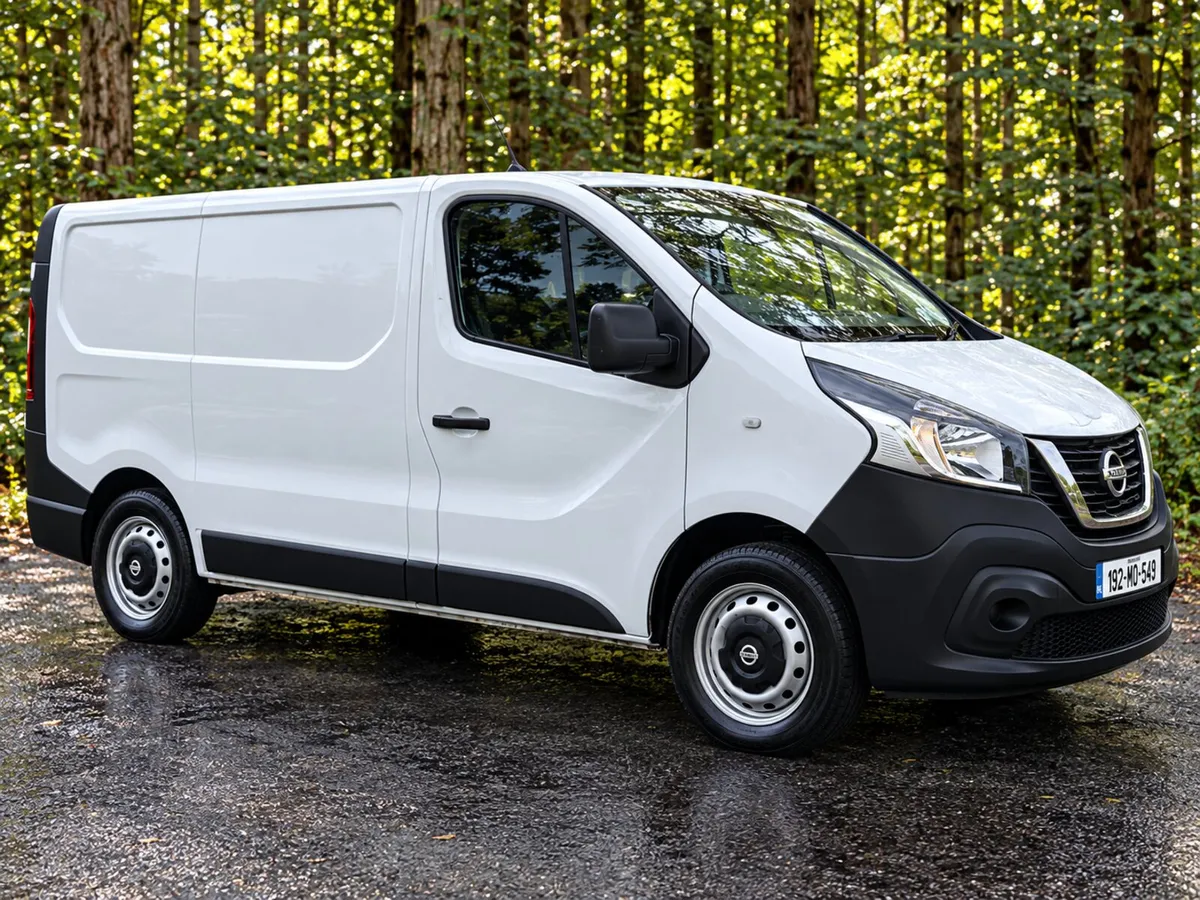 192 NISSAN NV300 SWB 1.6 - NEW CVRT - 1 OWNER - Image 2