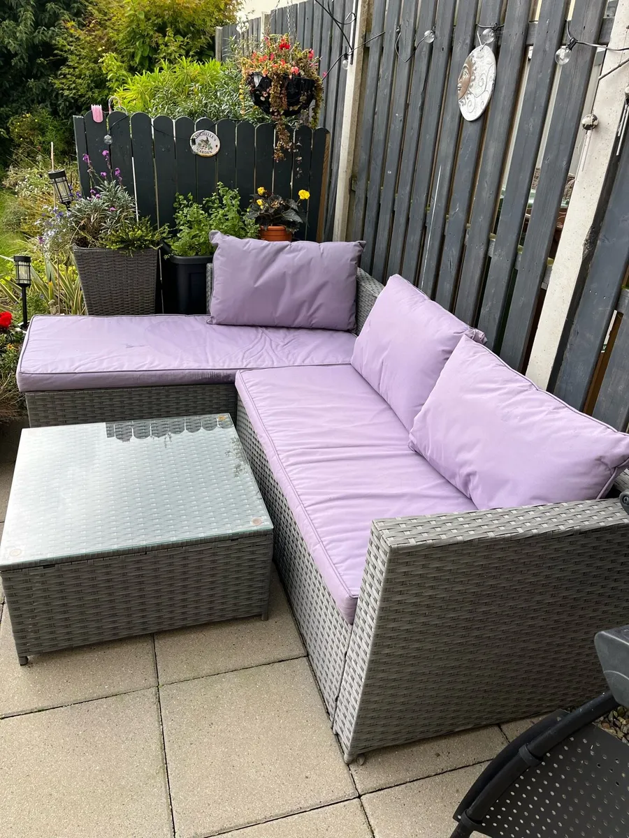 Garden furniture - Image 1