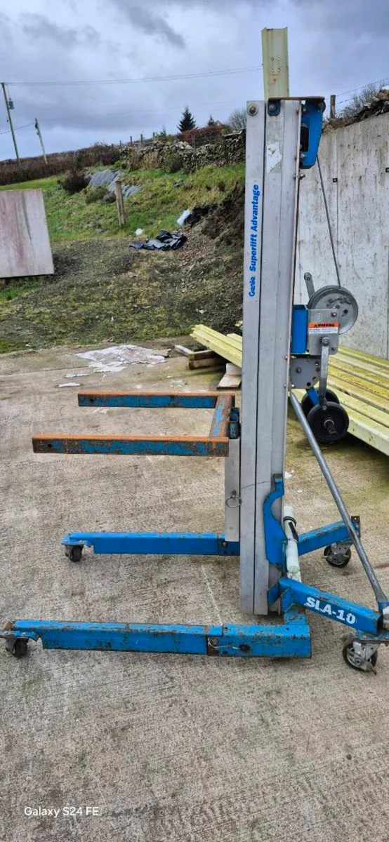 Genie Material Lift Hoist - Image 1