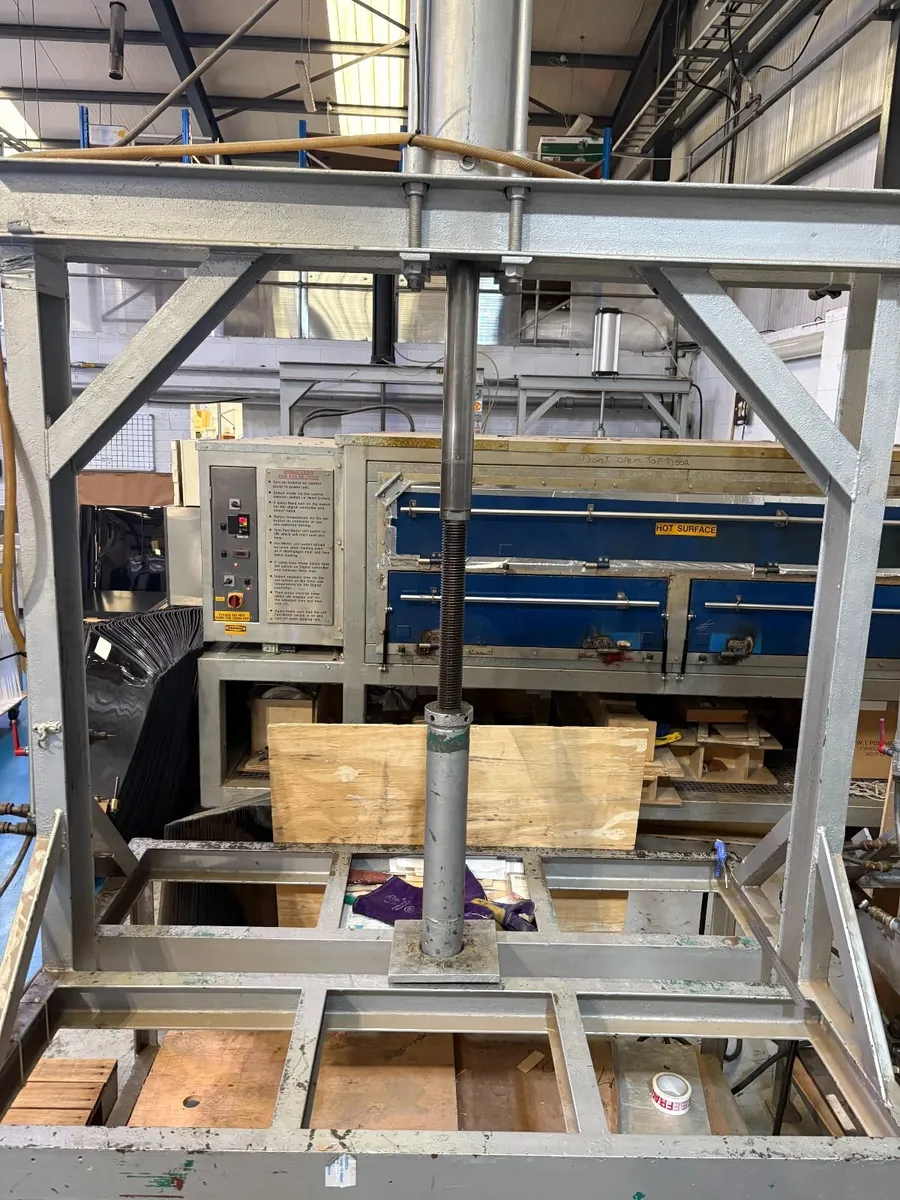 Pneumatic Press – Heavy Steel Frame - Image 3
