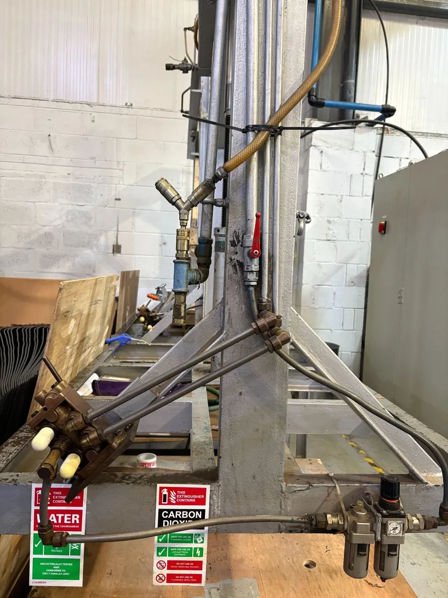 Pneumatic Press – Heavy Steel Frame - Image 4