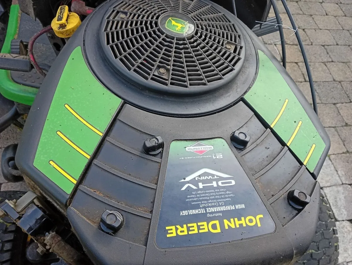 John deere ride on lawnmower - Image 1