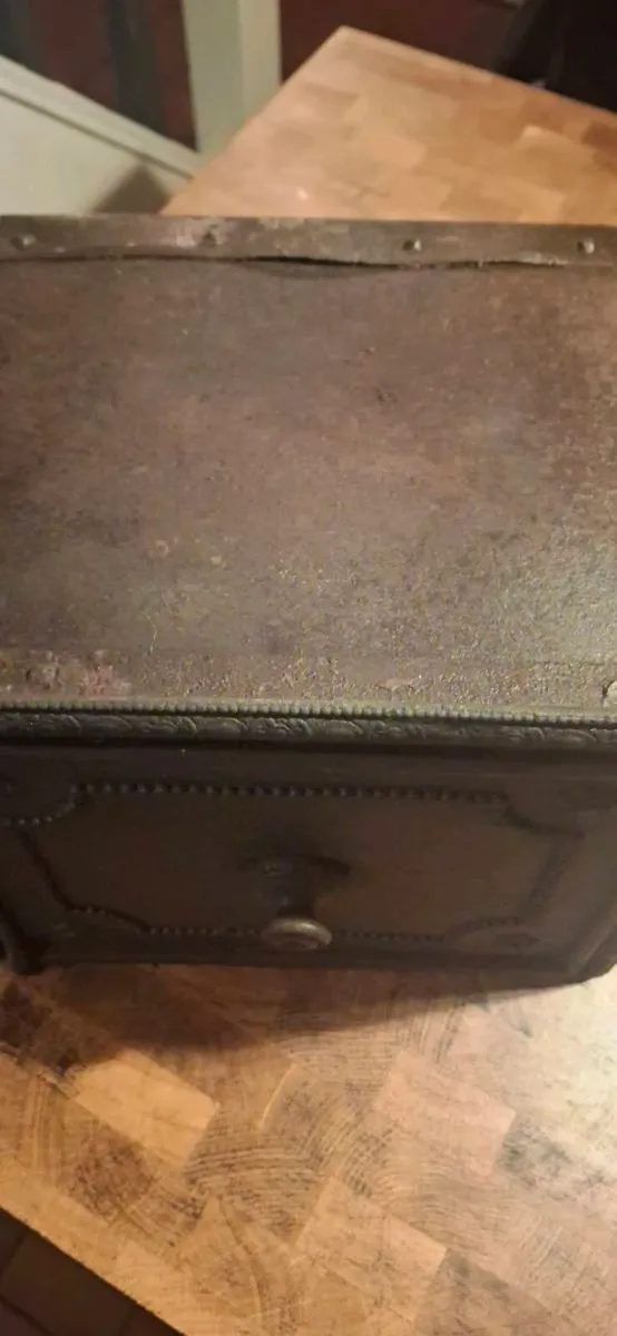 Antique Stove Top Oven - Image 3