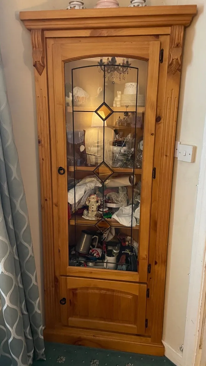 Corner cabinet unit