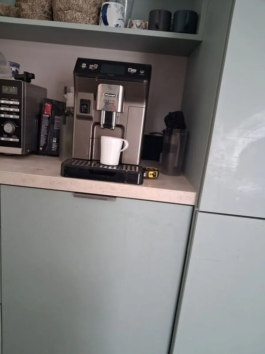 Delonghi Ellette Explore Coffee Machine - Image 1