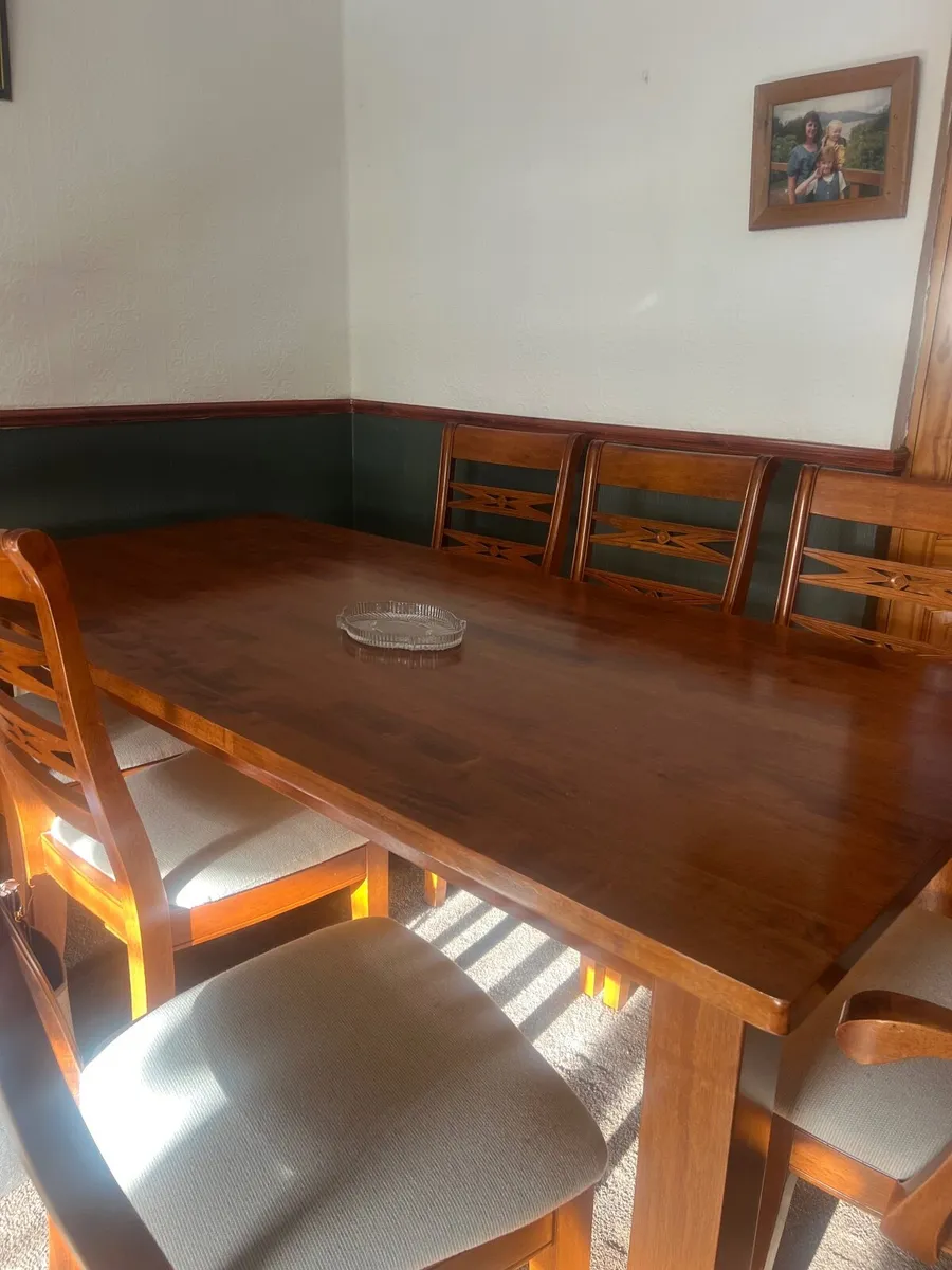 Dining table and chairs - Image 1
