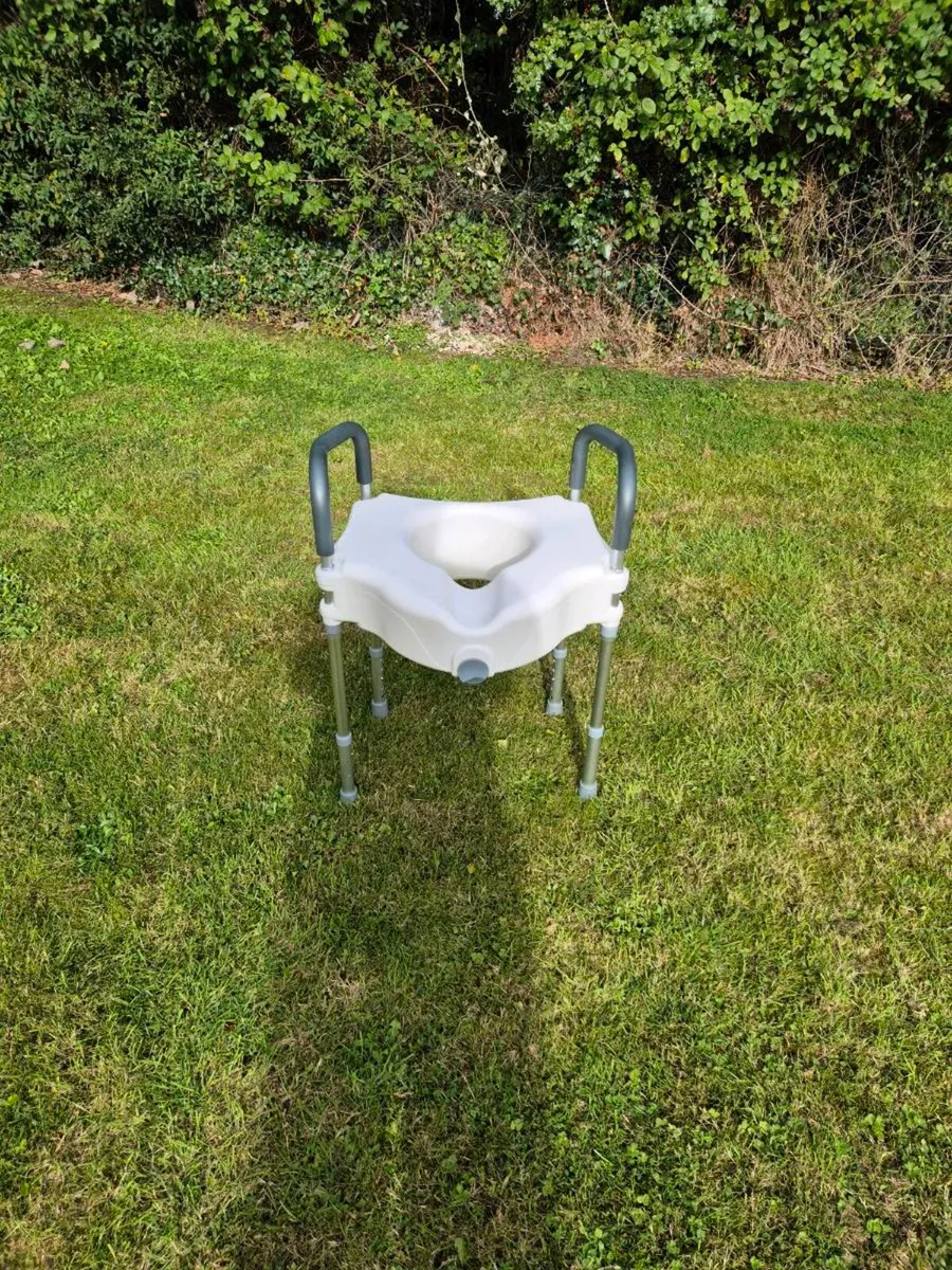 Toilet seat riser - Image 1