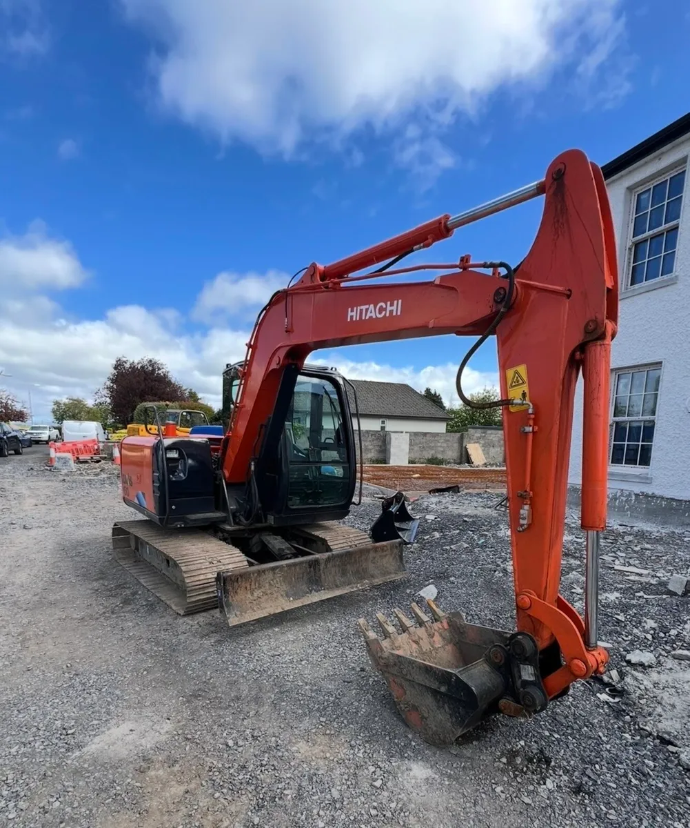 Hitachi excavator - Image 2