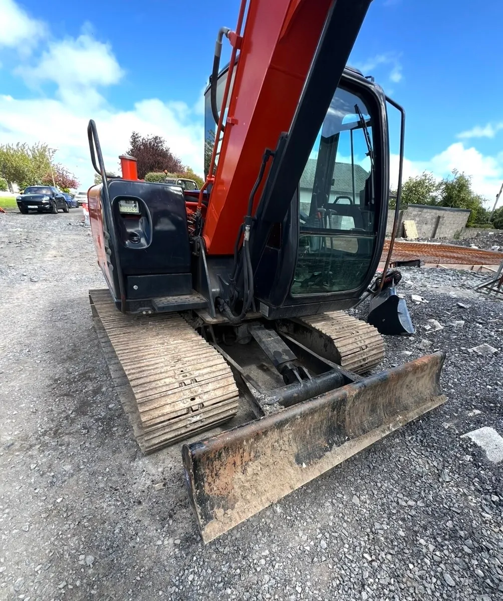 Hitachi excavator - Image 3
