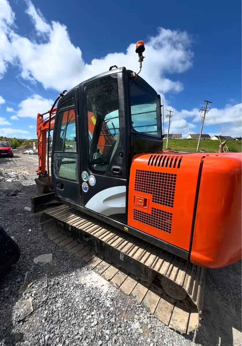 Hitachi excavator - Image 4
