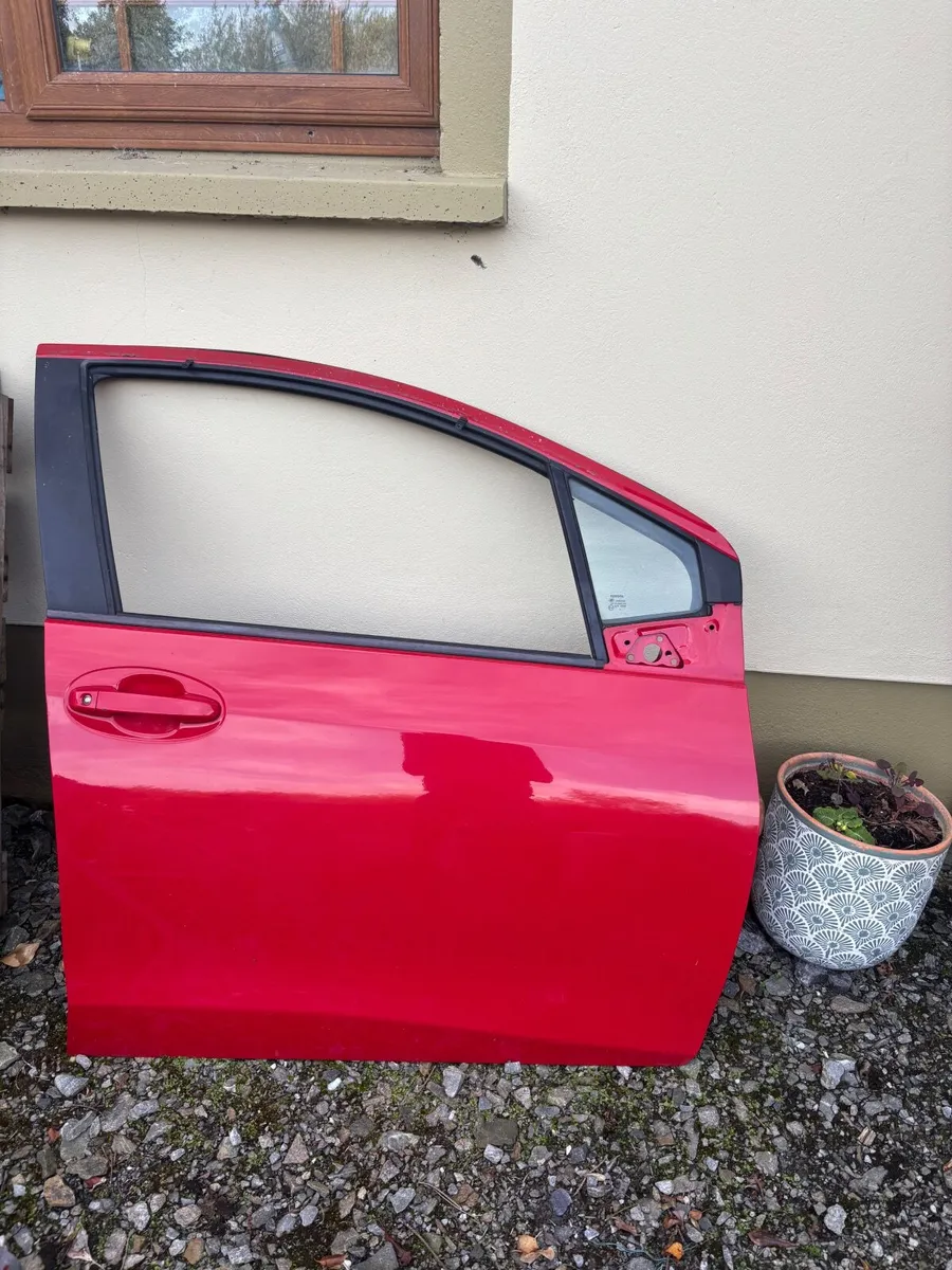 Toyota Yaris door VW Scirocco spoiler  15” Alloys - Image 1