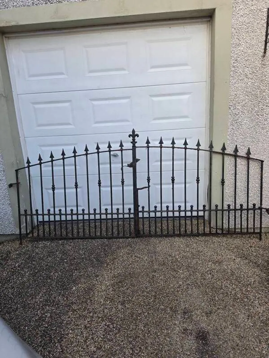 gates - Image 1