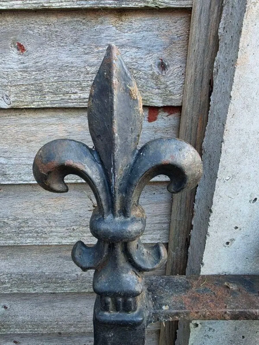 gates - Image 2