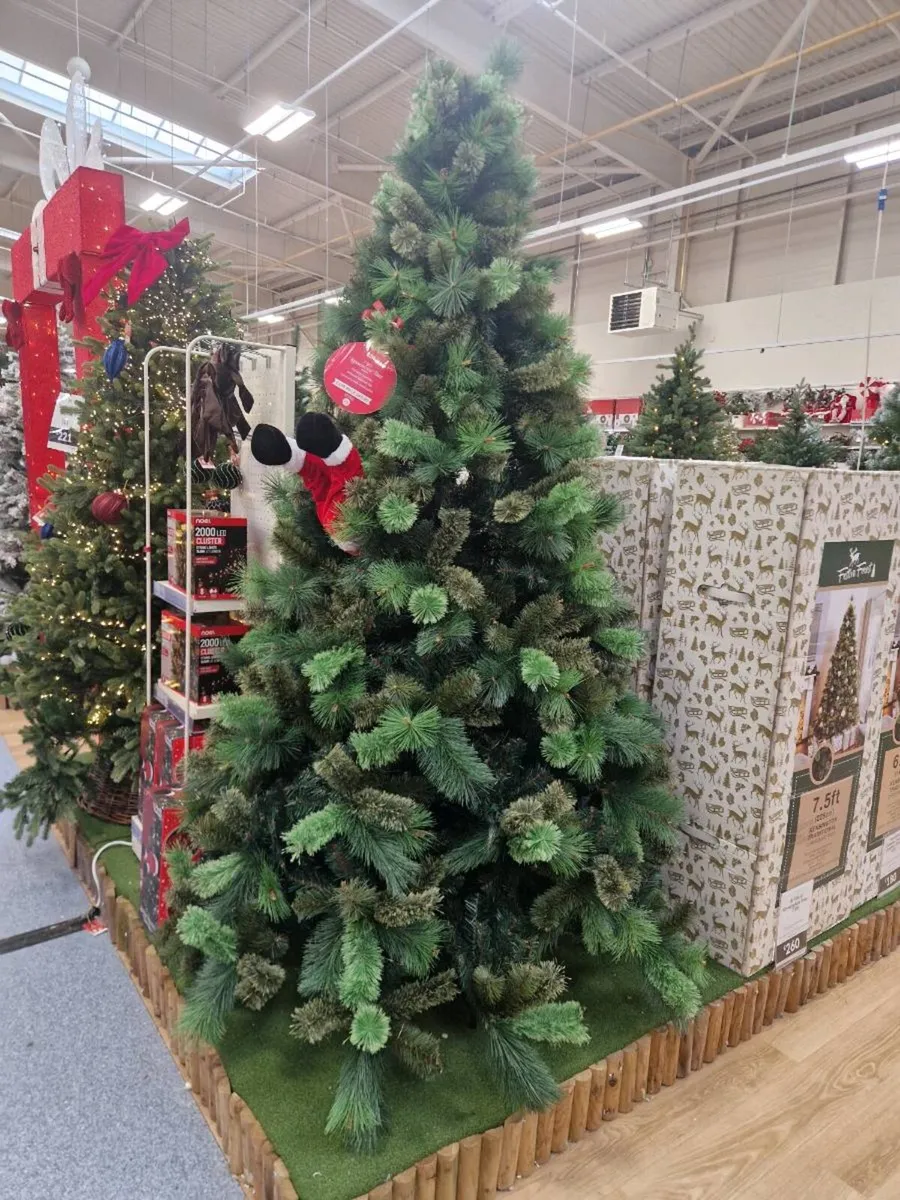 Christmas tree - Image 1