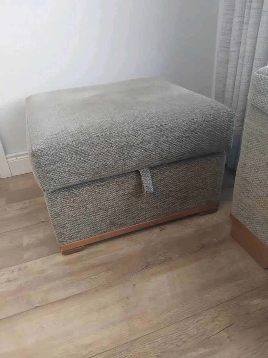 3 2 1 Sofa and Poufe - Image 2