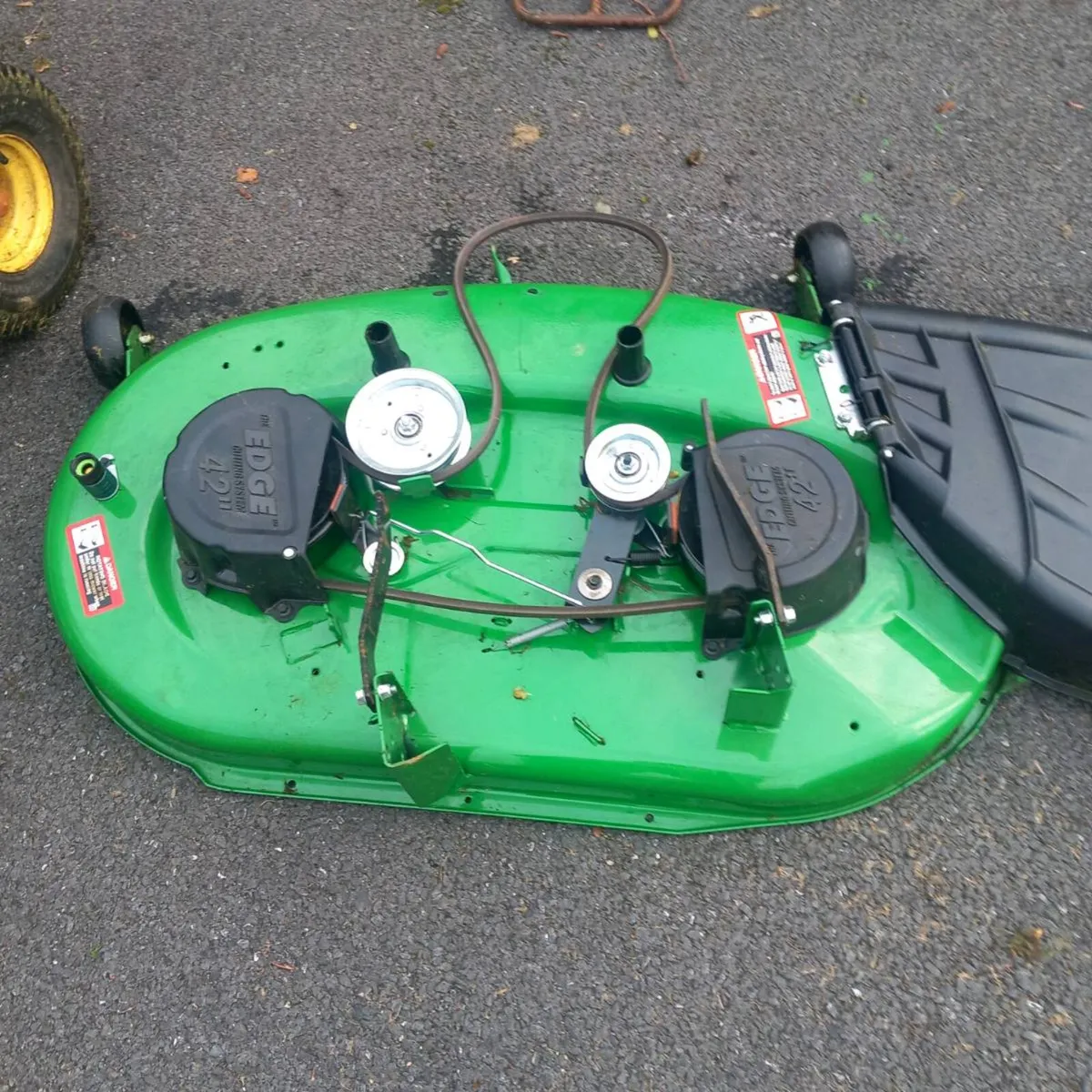 John deer tractor mower - Image 1