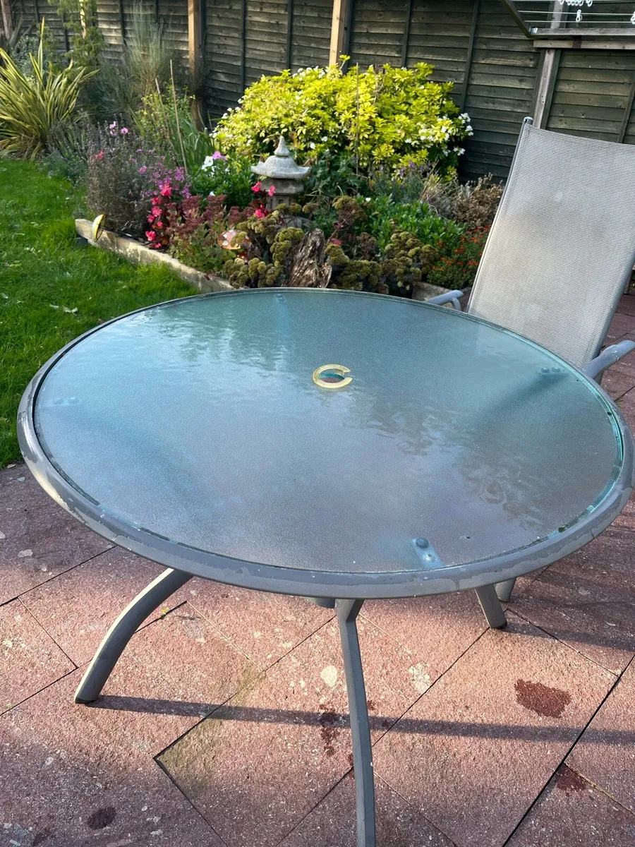Patio table and 4 chairs - Image 3