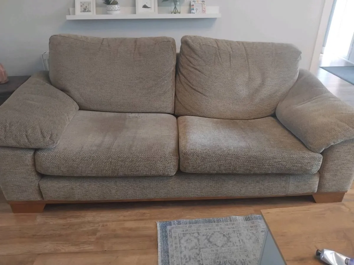 3 2 1 Sofa and Poufe - Image 3
