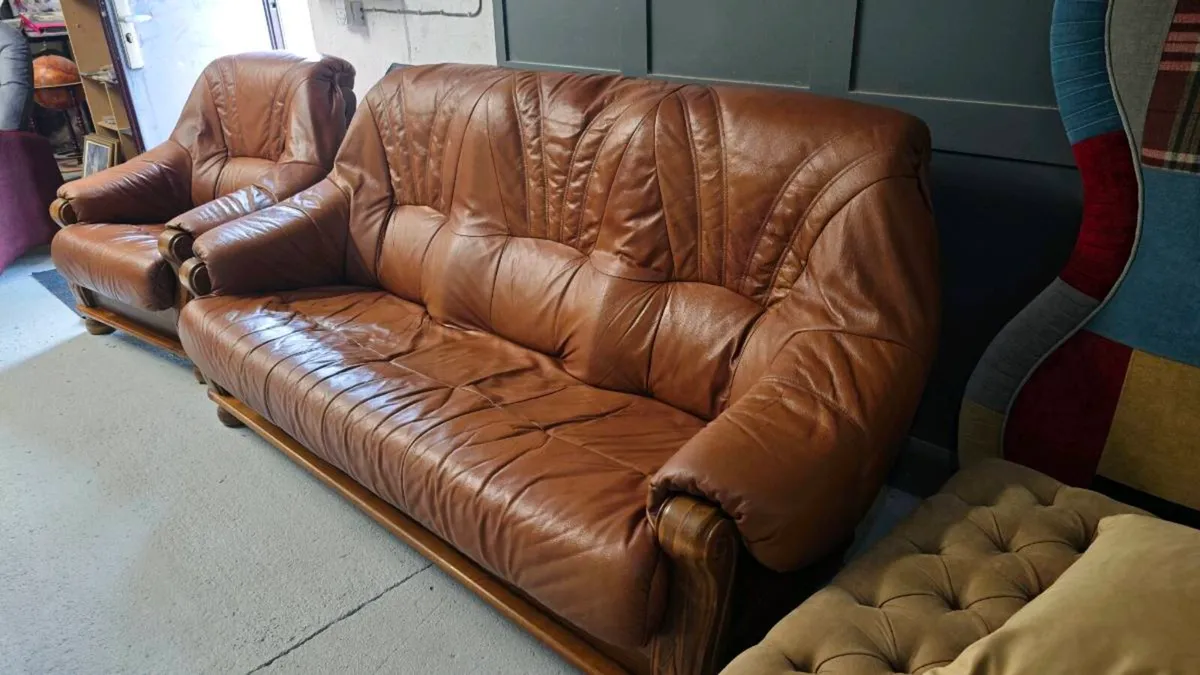 Leather 3 seater sofa and chair - Image 3