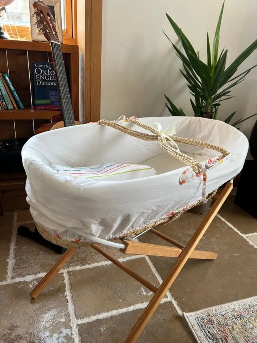 Moses Basket & Stand Bundle - Image 4