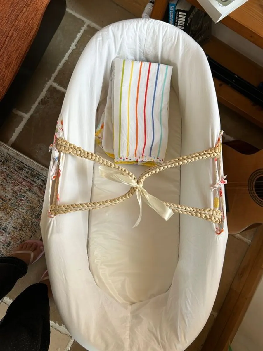 Moses Basket & Stand Bundle - Image 2