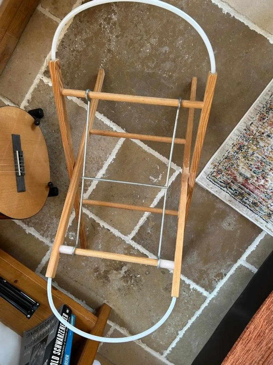 Moses Basket & Stand Bundle - Image 3