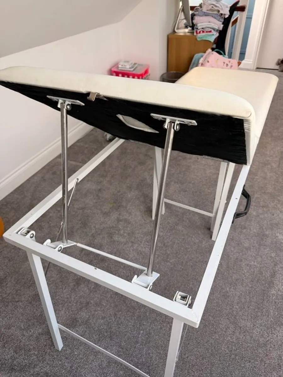 Massage Table for free - Image 3