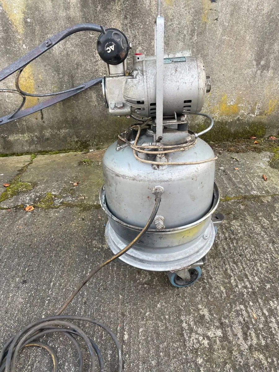 Air Compressor - Image 1