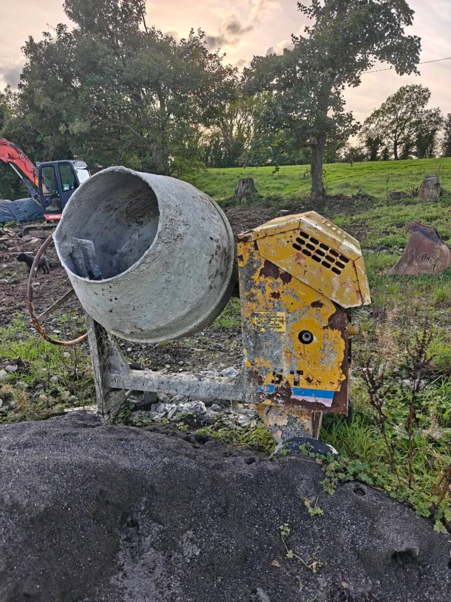 Cement mixer - Image 1