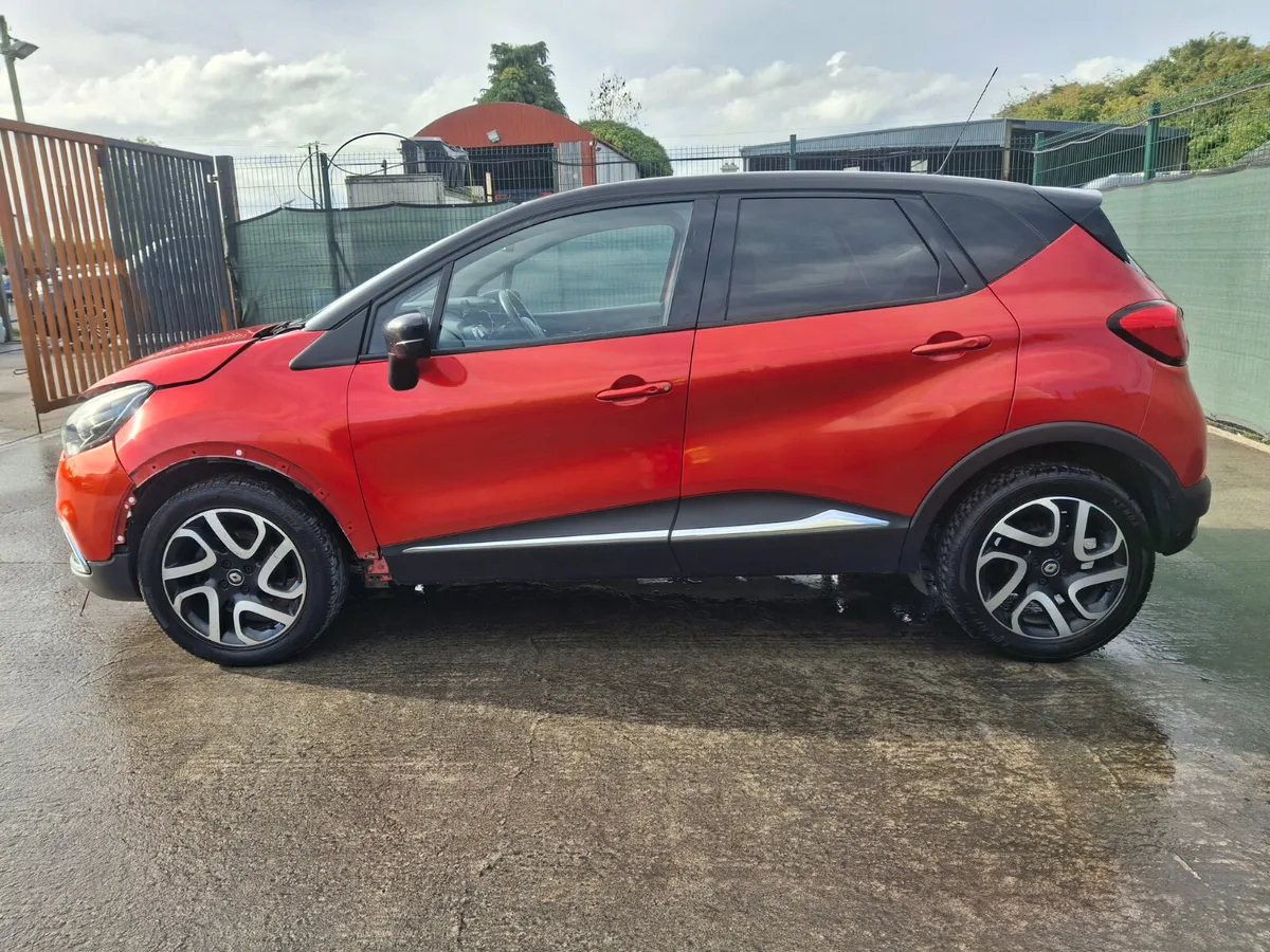 171 Renault Captur  Signature  Automatic - Image 3