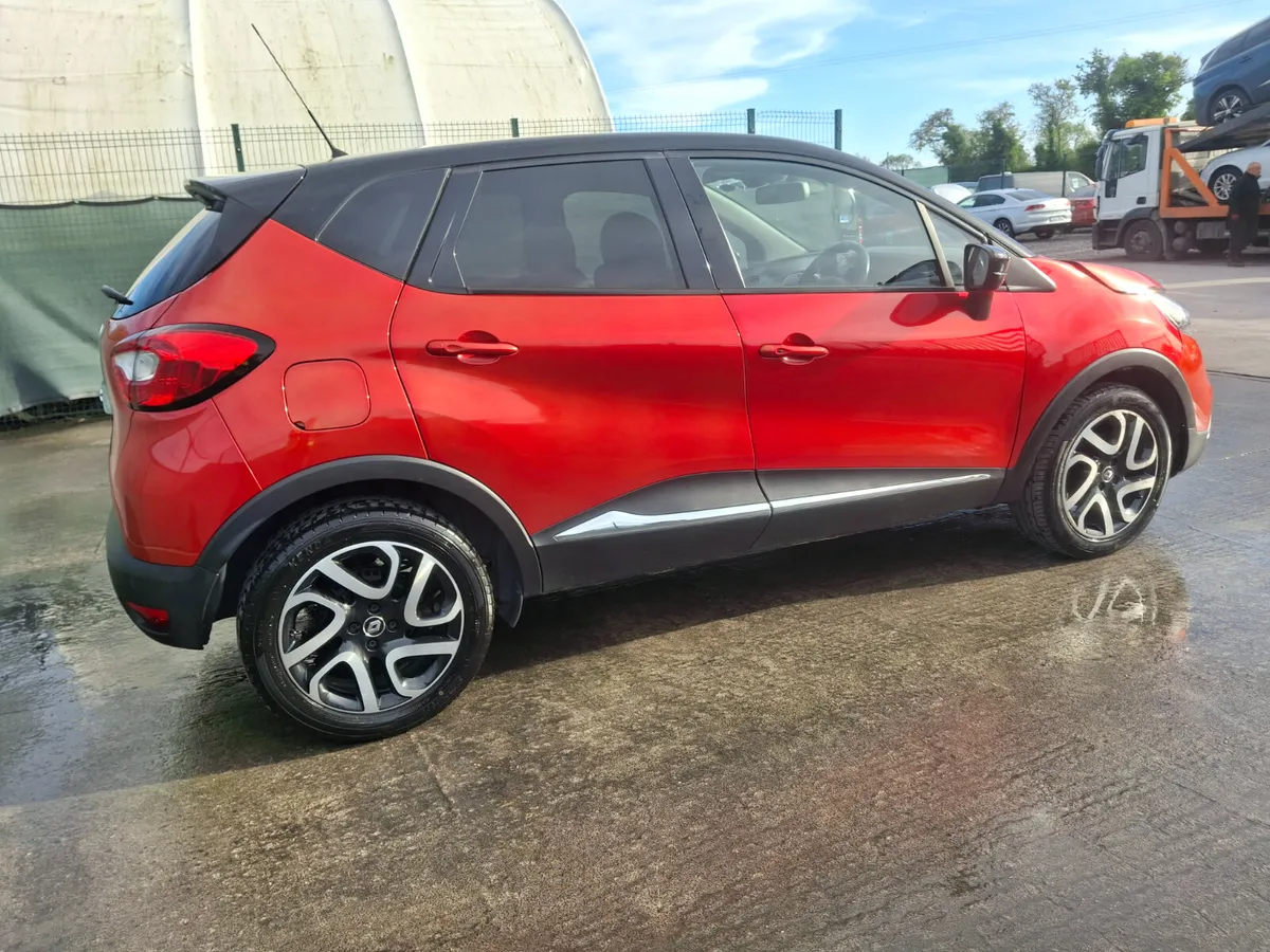 171 Renault Captur  Signature  Automatic - Image 3