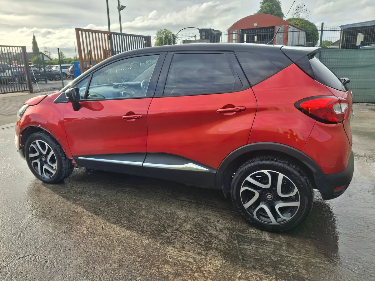 171 Renault Captur  Signature  Automatic - Image 4