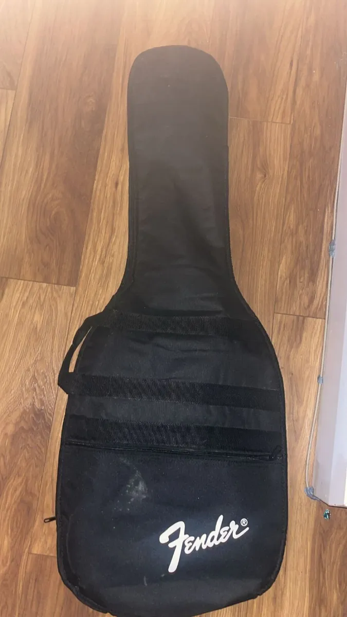 Cort x100 with Marshall Amp and Fender bag €200 - Image 2