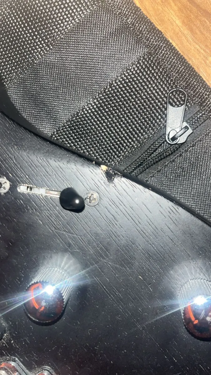 Cort x100 with Marshall Amp and Fender bag €200 - Image 4