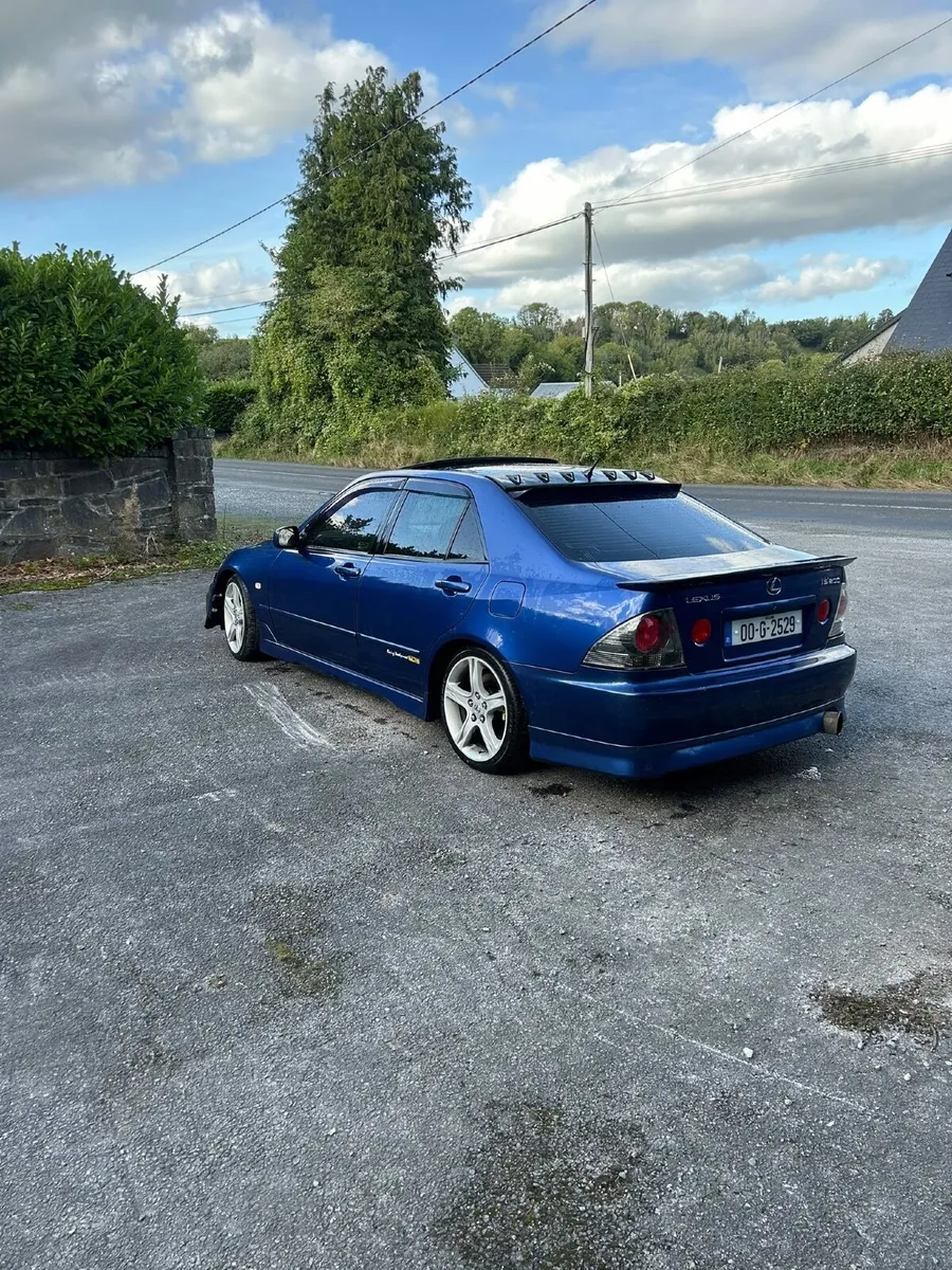 Lexus is 200 - Image 1