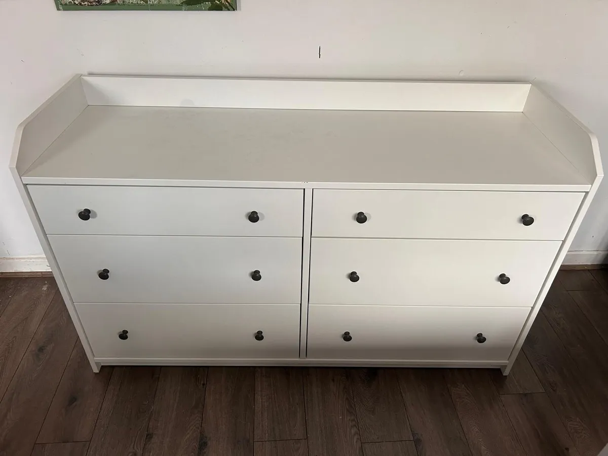 White chest of drawers - Image 1