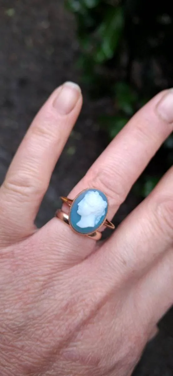 9ct Gold Antique Cameo Ring - Image 2