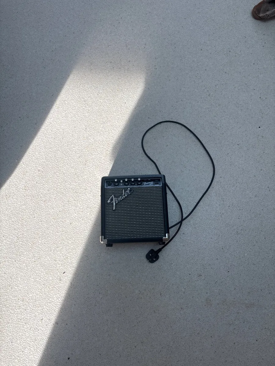 Fender frontman guitar amp - Image 1