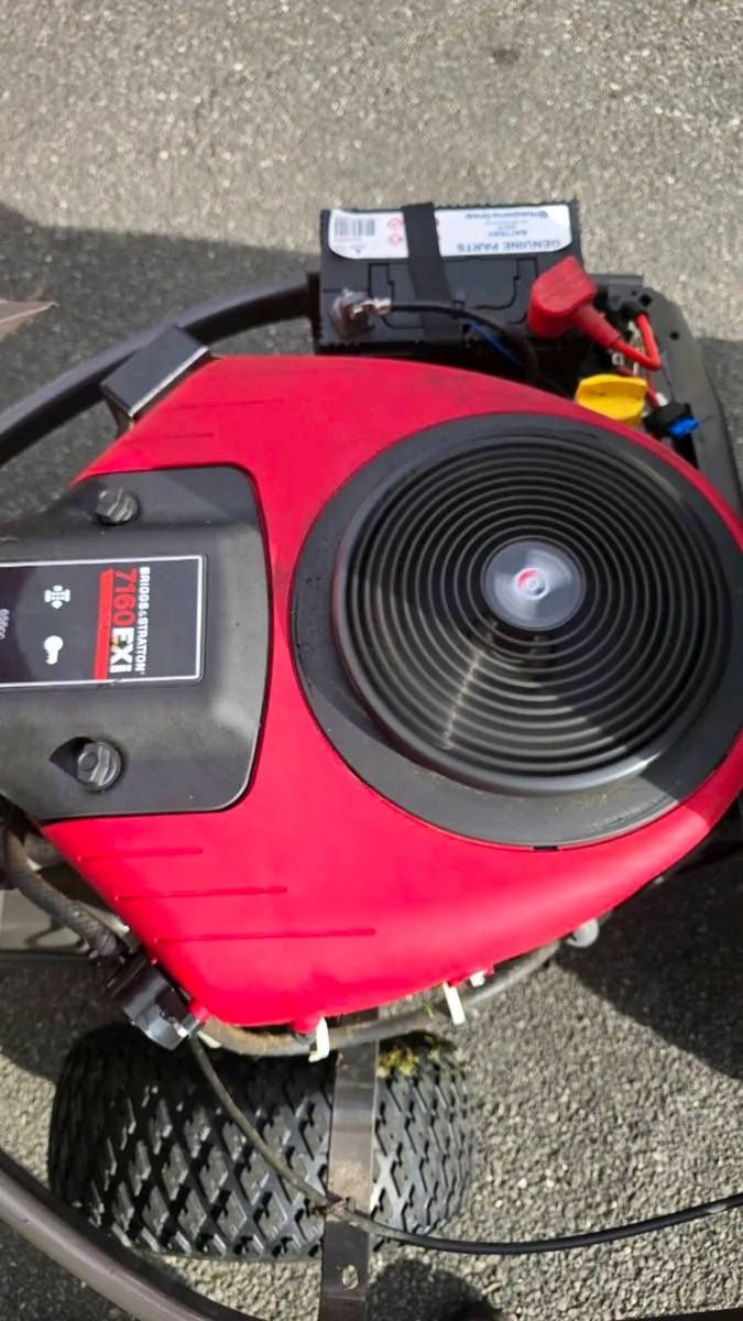 Husqvarna R214TC - Image 2
