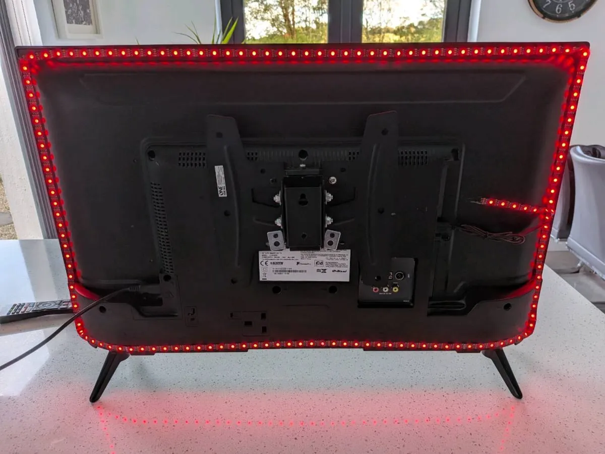 JVC Smart 32" TV - Image 4