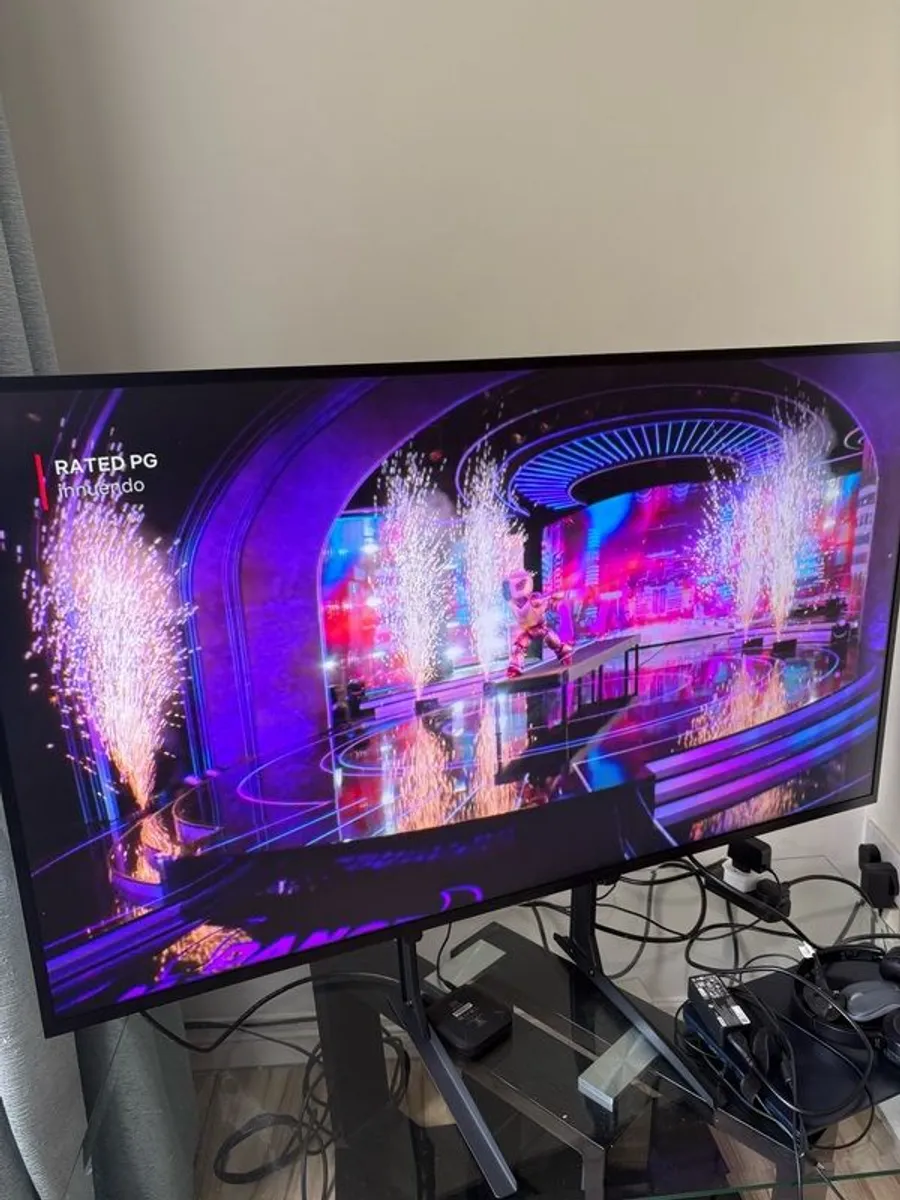 LG 49" 4K Professional Monitor (49UH5F-H) - Mint Condition with Stand & Remote - Image 1
