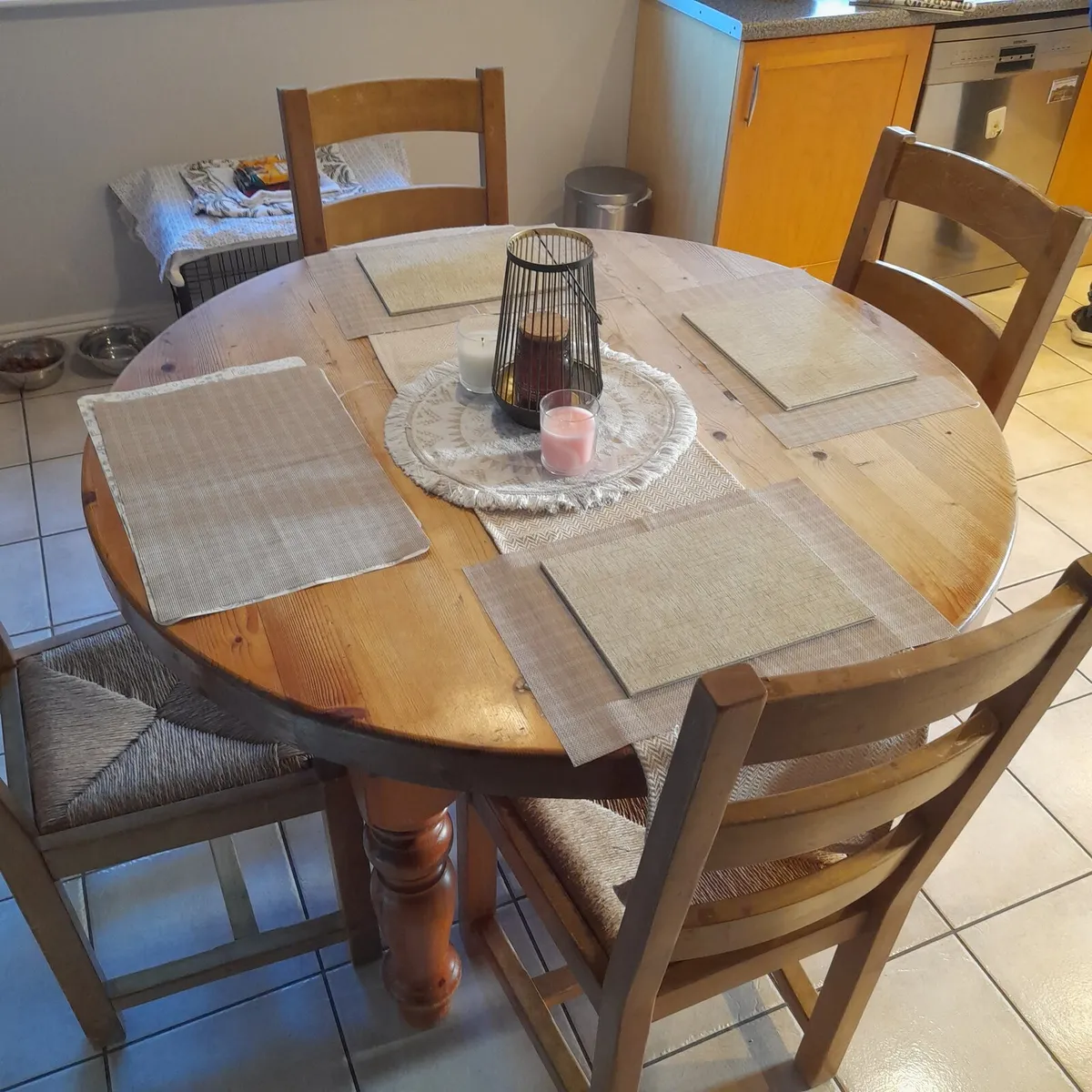 Dining room table and chairs - Image 1